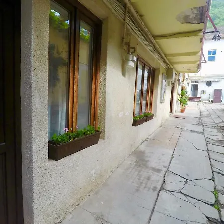Exceptionally Charming Flat In Old Town *
