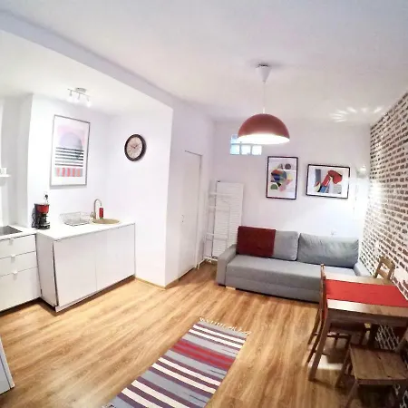 Exceptionally Charming Flat In Old Town *