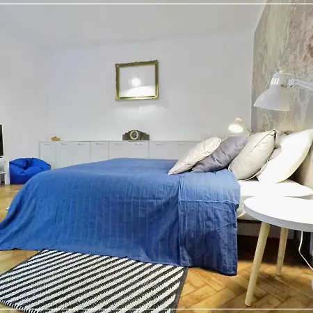 Апартаменти Exceptionally Charming Flat In Old Town