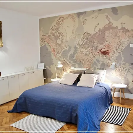 Апартаменти Exceptionally Charming Flat In Old Town Брашов