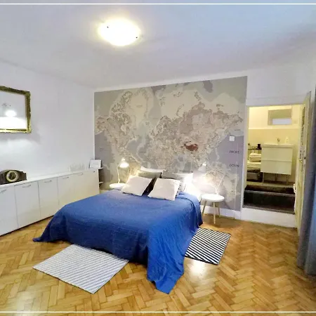 Апартаменти Exceptionally Charming Flat In Old Town *