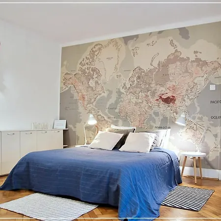 Exceptionally Charming Flat In Old Town Апартаменти Брашов