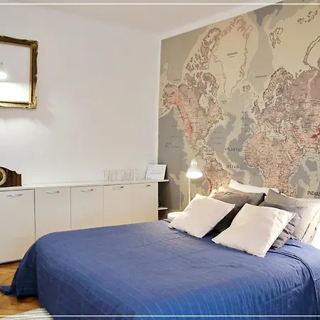 Exceptionally Charming Flat In Old Town Брашов