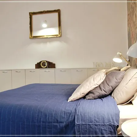 Exceptionally Charming Flat In Old Town *