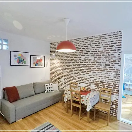Апартаменти Exceptionally Charming Flat In Old Town *