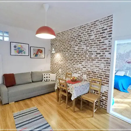 Exceptionally Charming Flat In Old Town Брашов